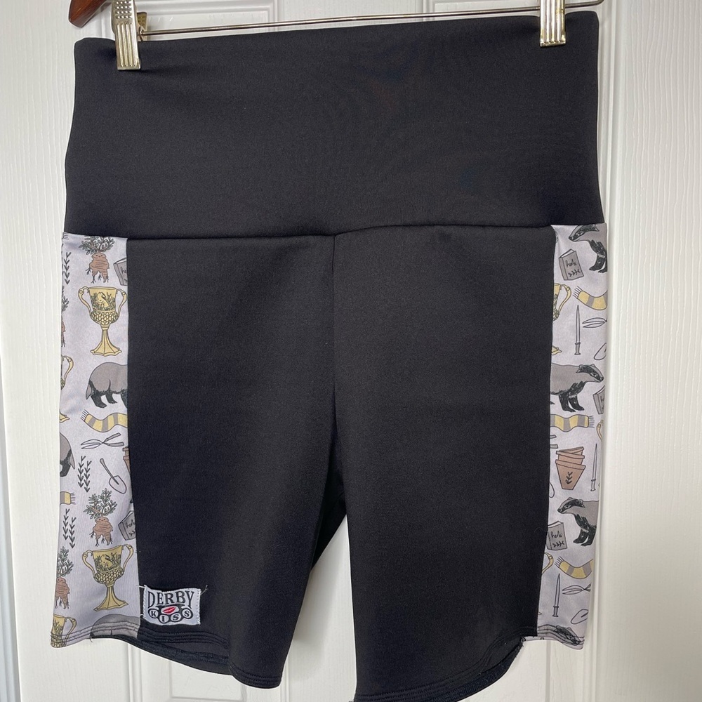 NWOT Derby Kiss Hufflepuff Biker Shorts Sz. L Roller Derby Harry Potter Rare